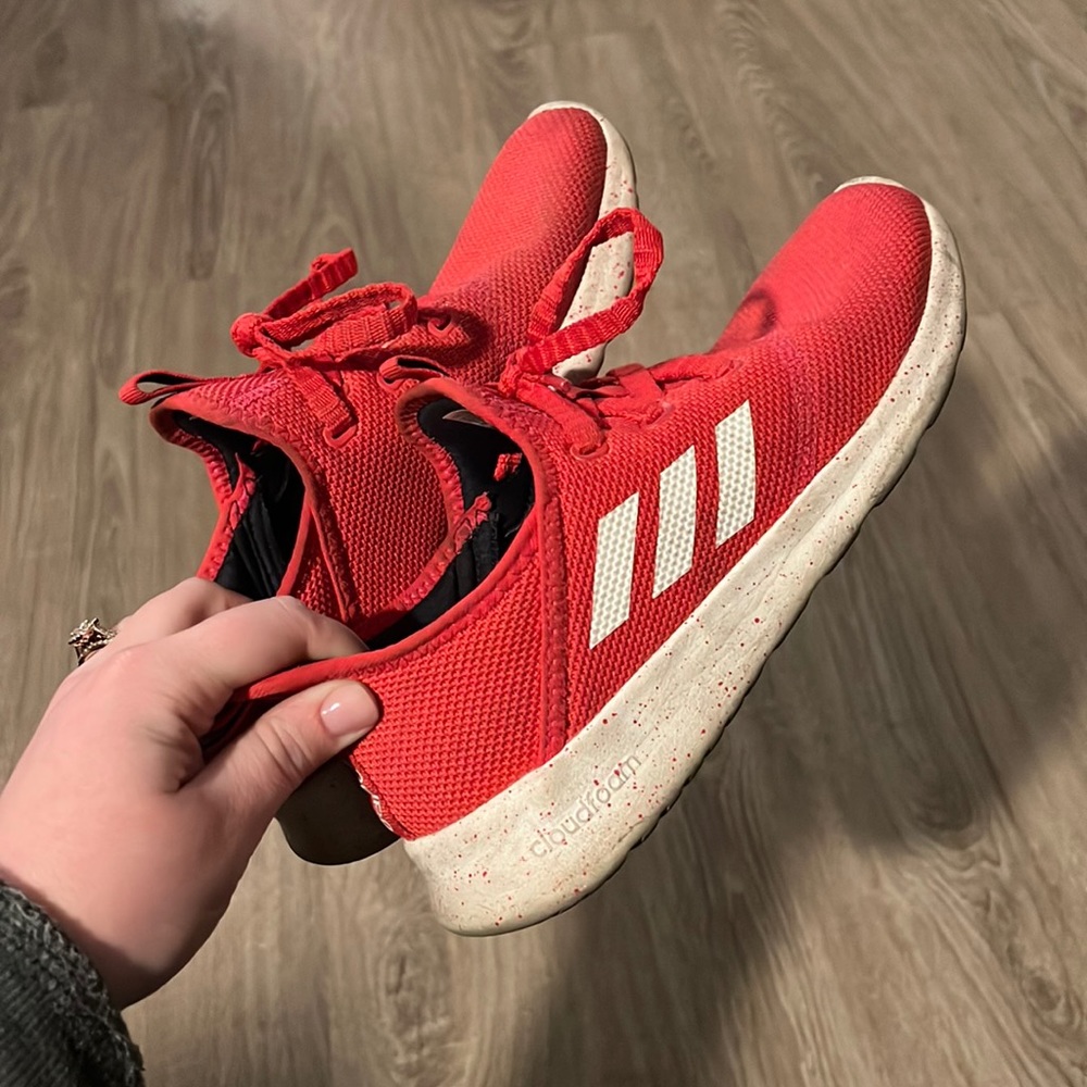 Woman’s Adidas Size 8.